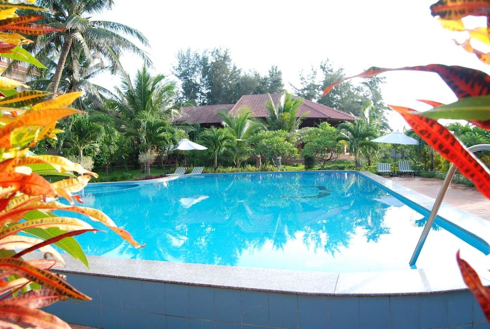 hotelImg