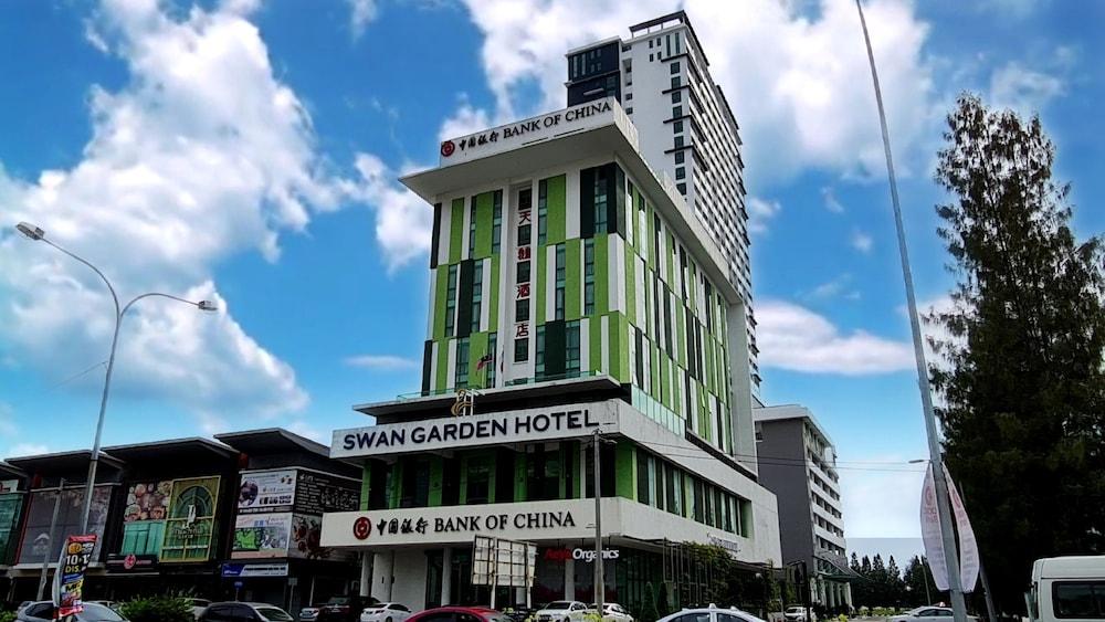 hotelImg