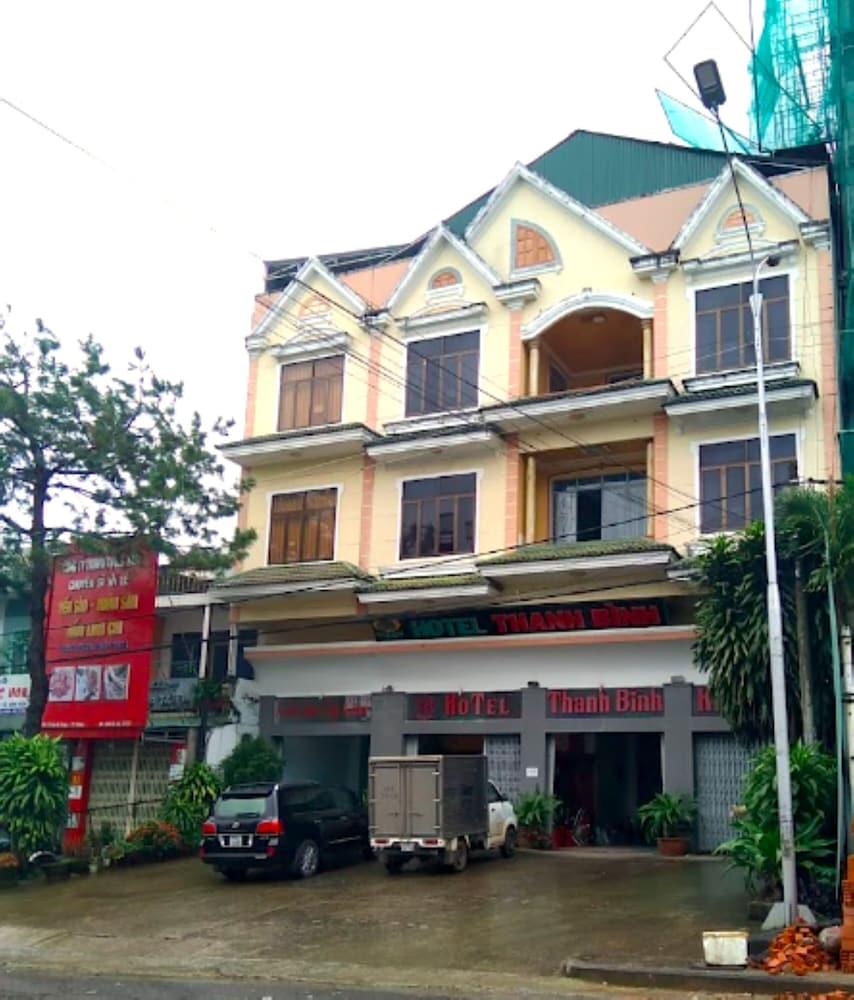 hotelImg