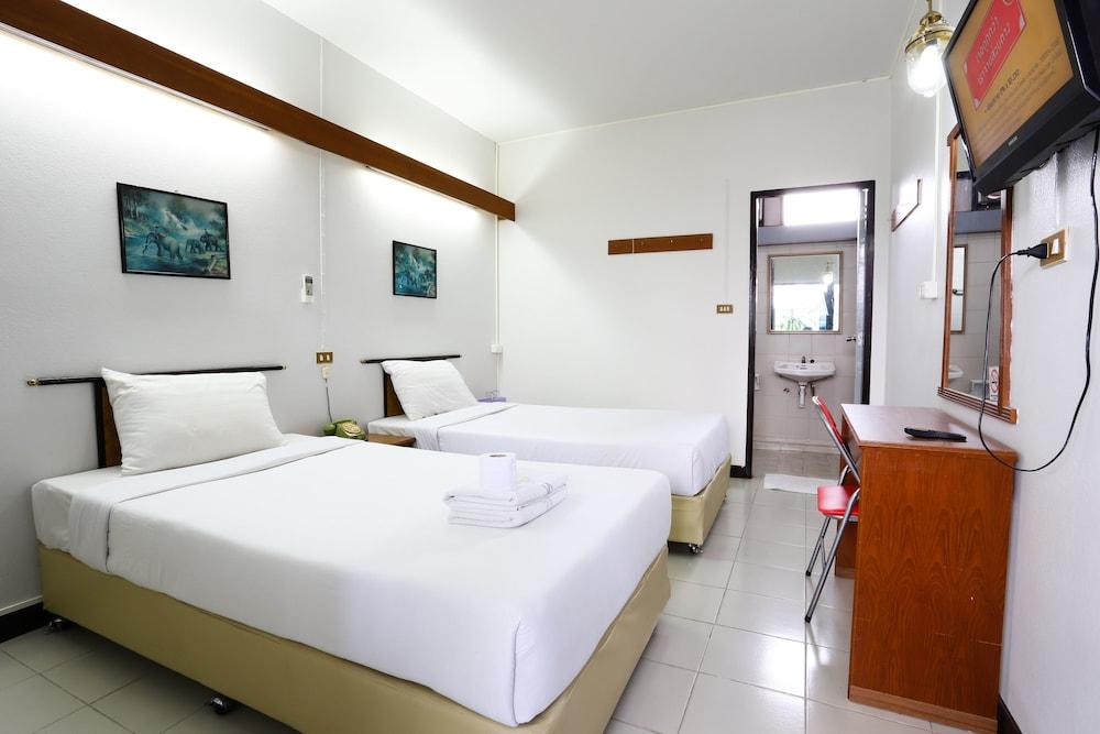 hotelImg