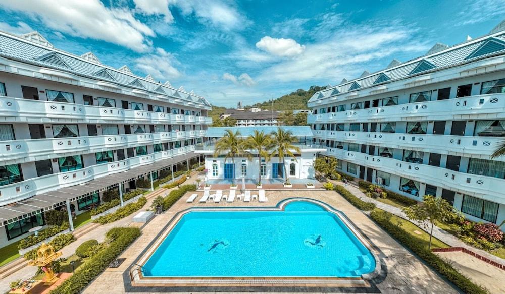 hotelImg