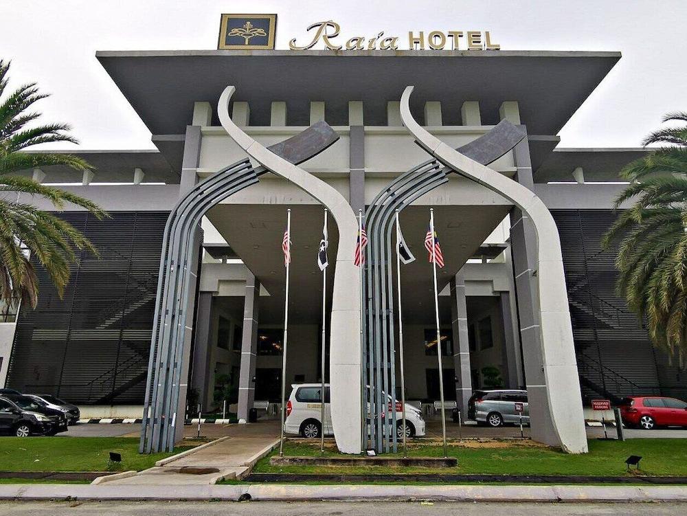 hotelImg