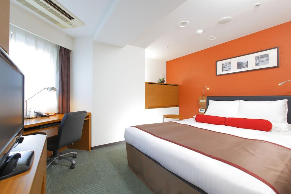 hotelImg