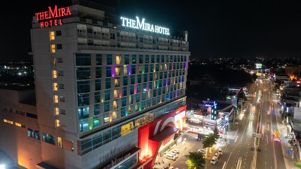 hotelImg