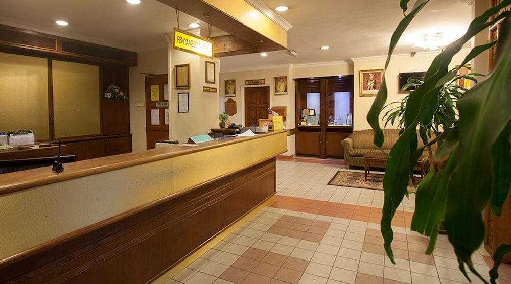 hotelImg