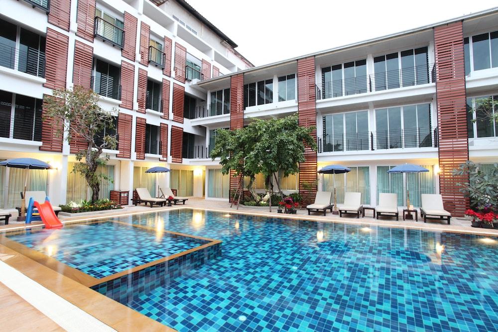 hotelImg