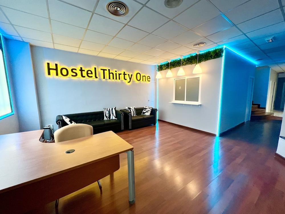 hotelImg