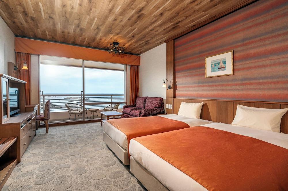 hotelImg