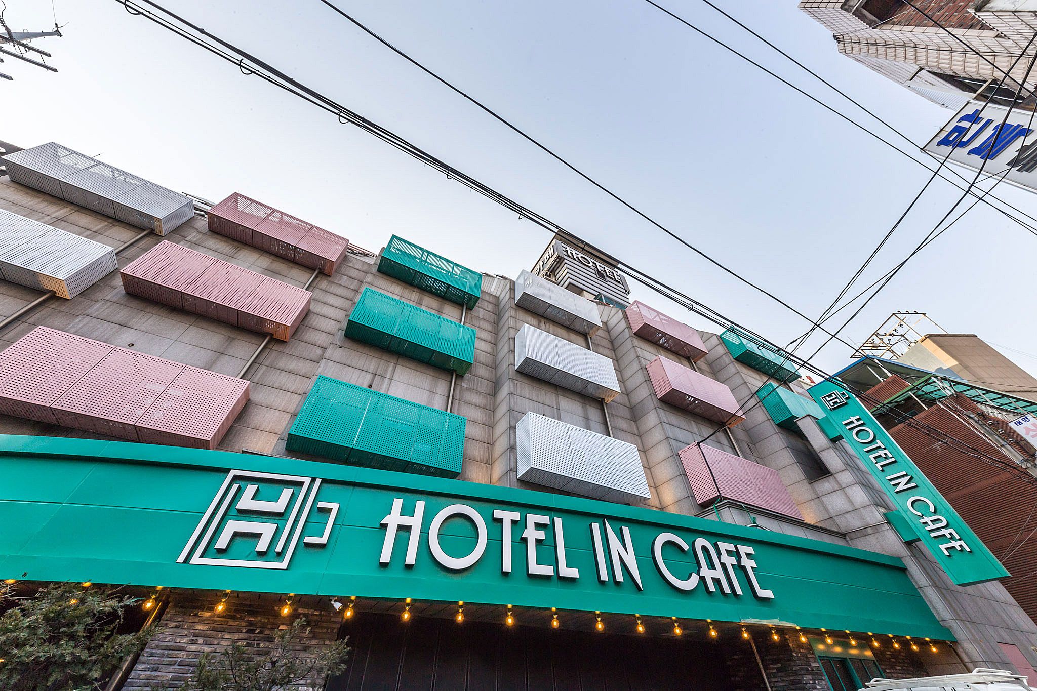 Guri Hotel in Cafe