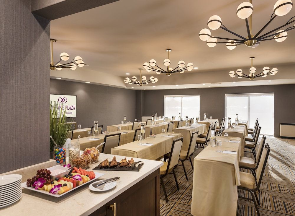 Crowne Plaza Providence-Warwick Airport by IHG