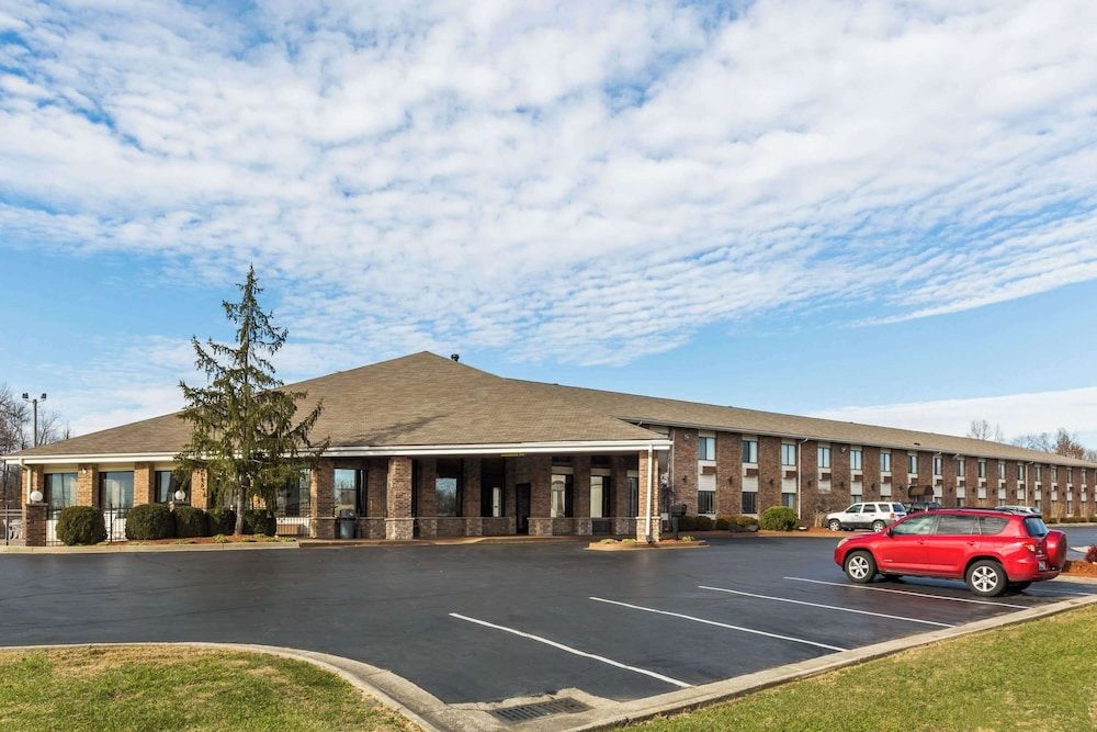 Baymont by Wyndham Louisville South I 65