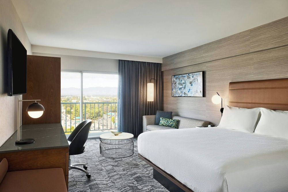 Courtyard by Marriott Los Angeles - Sherman Oaks