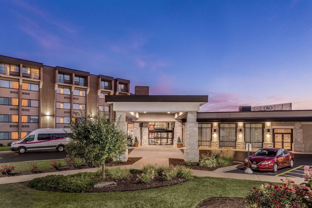 Crowne Plaza Milwaukee Airport by IHG