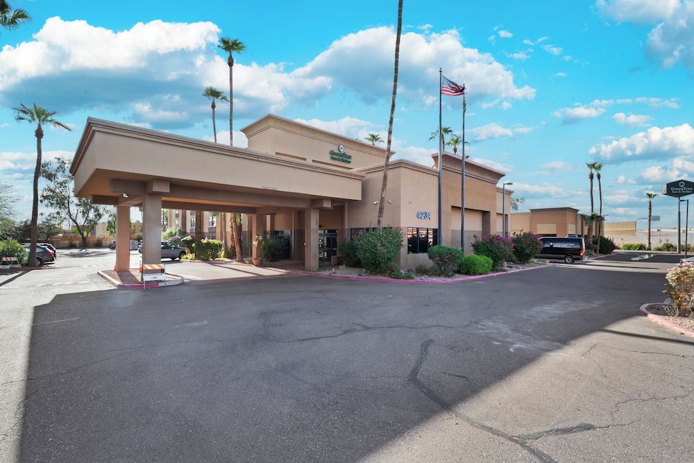 GreenTree Inn & Suites Phoenix Sky Harbor