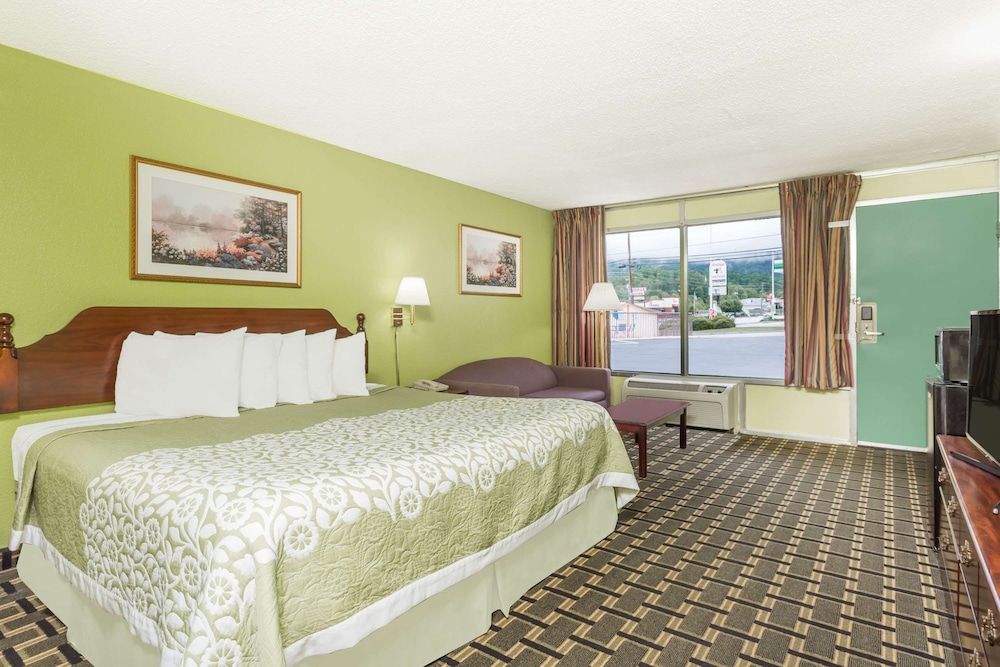 Days Inn by Wyndham Clayton
