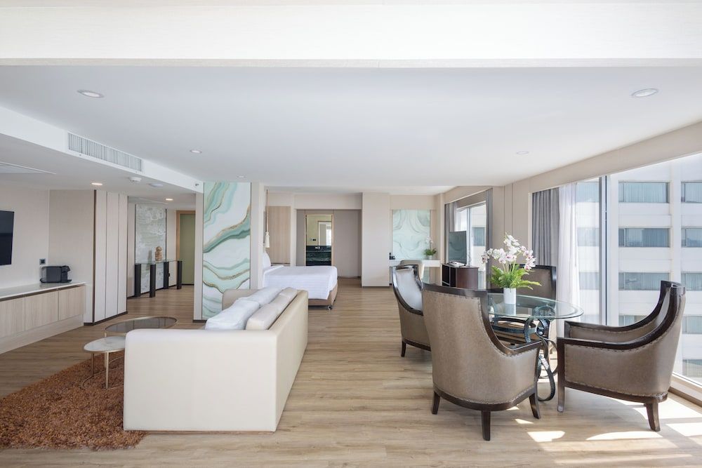 Ramada Plaza by Wyndham Bangkok Menam Riverside
