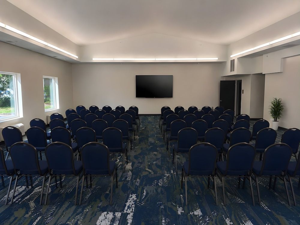 Staybridge Suites Pittsburgh Airport by IHG