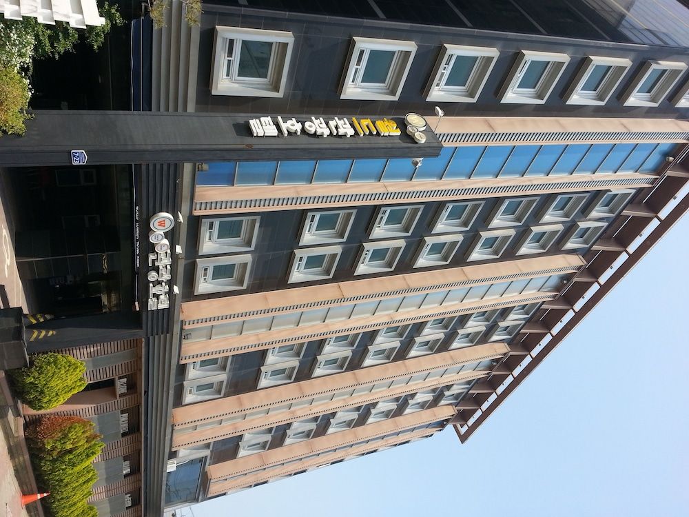 World Tourist Hotel