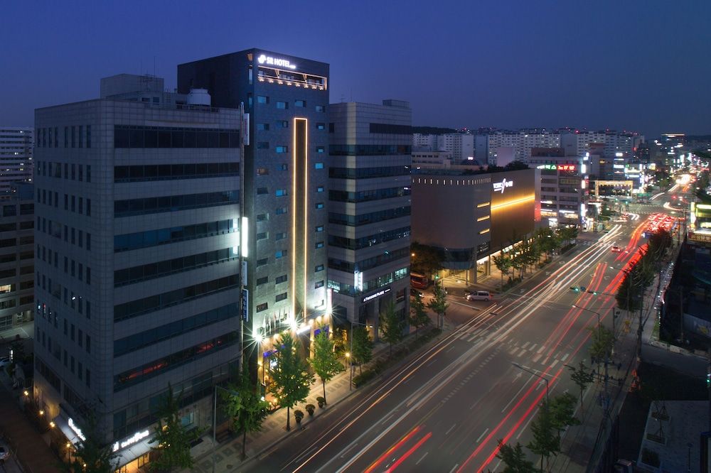 SR HOTEL MAGOK