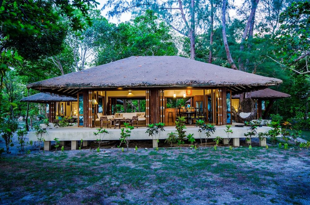 Koh Jum Beach Villas “A member of Secret Retreats”