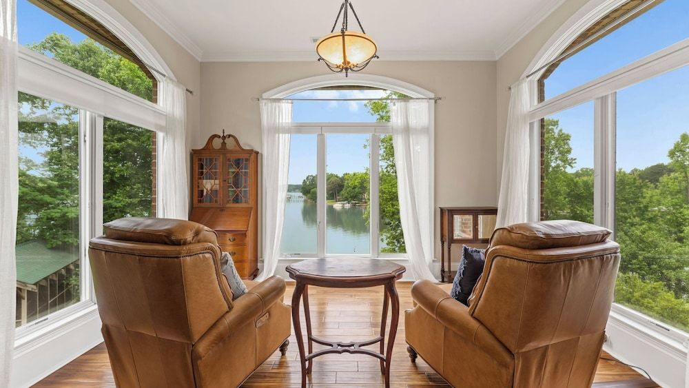 Flip Flop Therapy by Avantstay Lakefront Home w/ Game Room & Dock Access