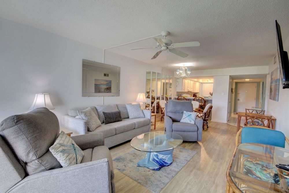 217 El Matador 2 Bedroom Condo by RedAwning