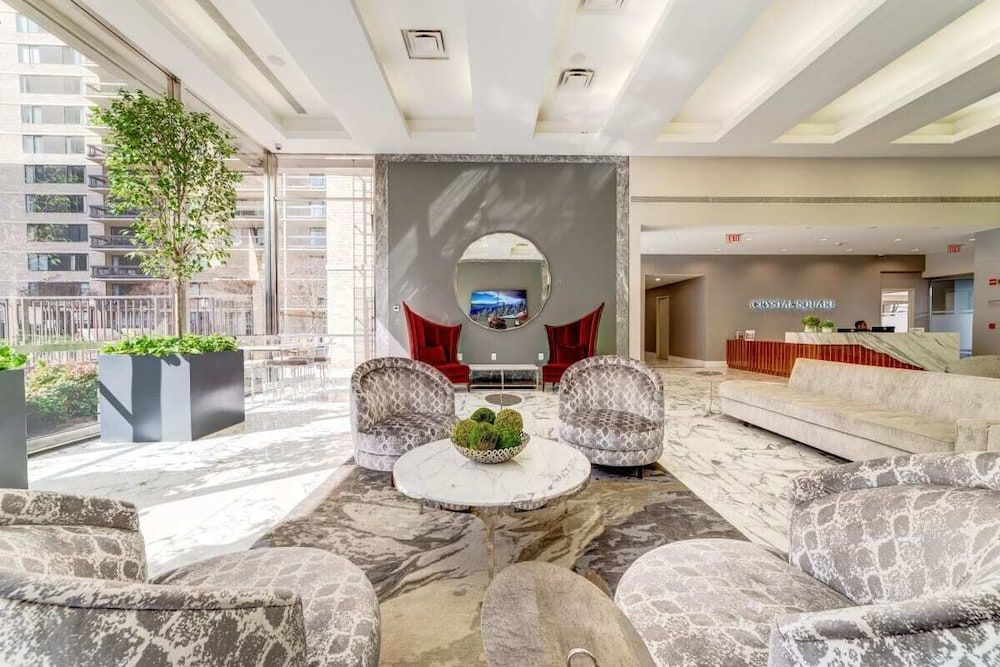 Stylish & Fantastic apt in Crystal City