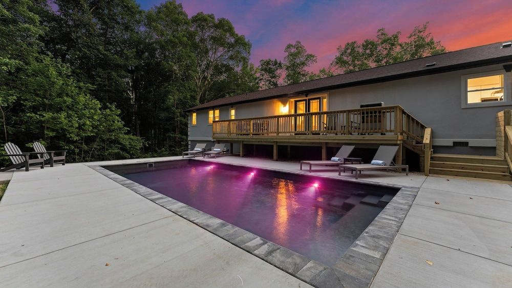 Lakefront Retreat With Private Dock, Pool, Game Room Sleeps 18