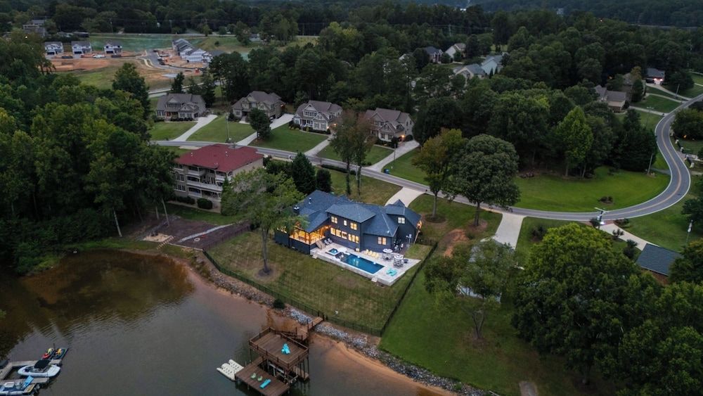 New Saltwater Pool + Spa, Views Wilson Hideaway
