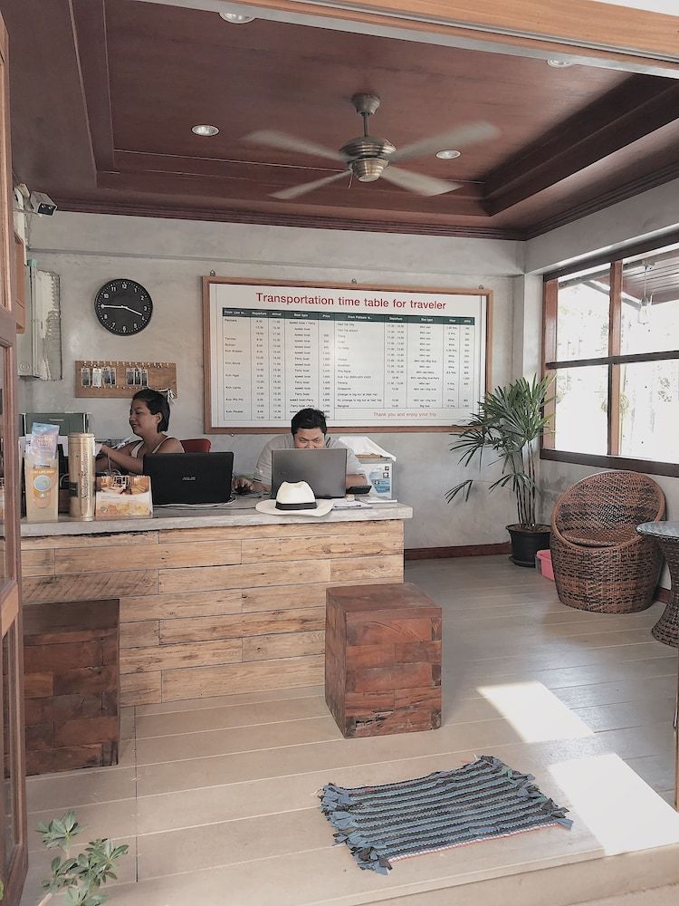 The Reef Hotel & Studios