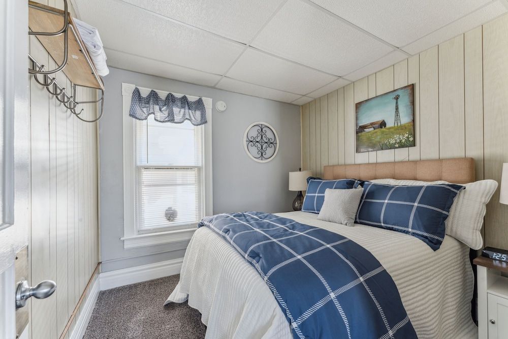 2BR Near Niagara Falls Parking + WiFi