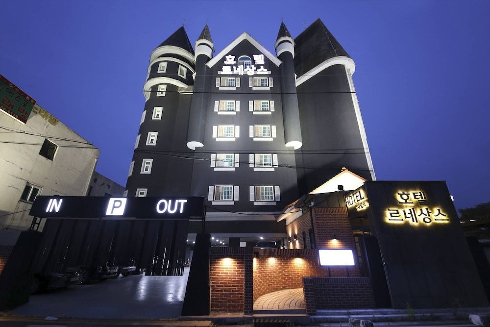 Renaissance Hotel