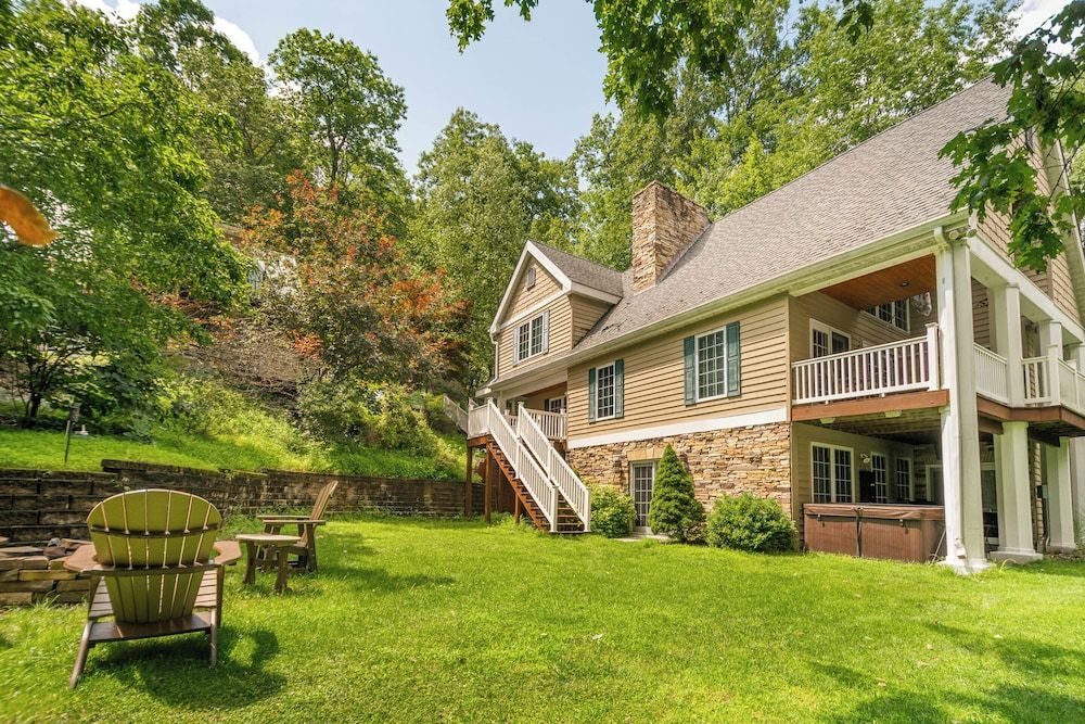 A Lakefront Paradise by Taylor Made Deep Creek