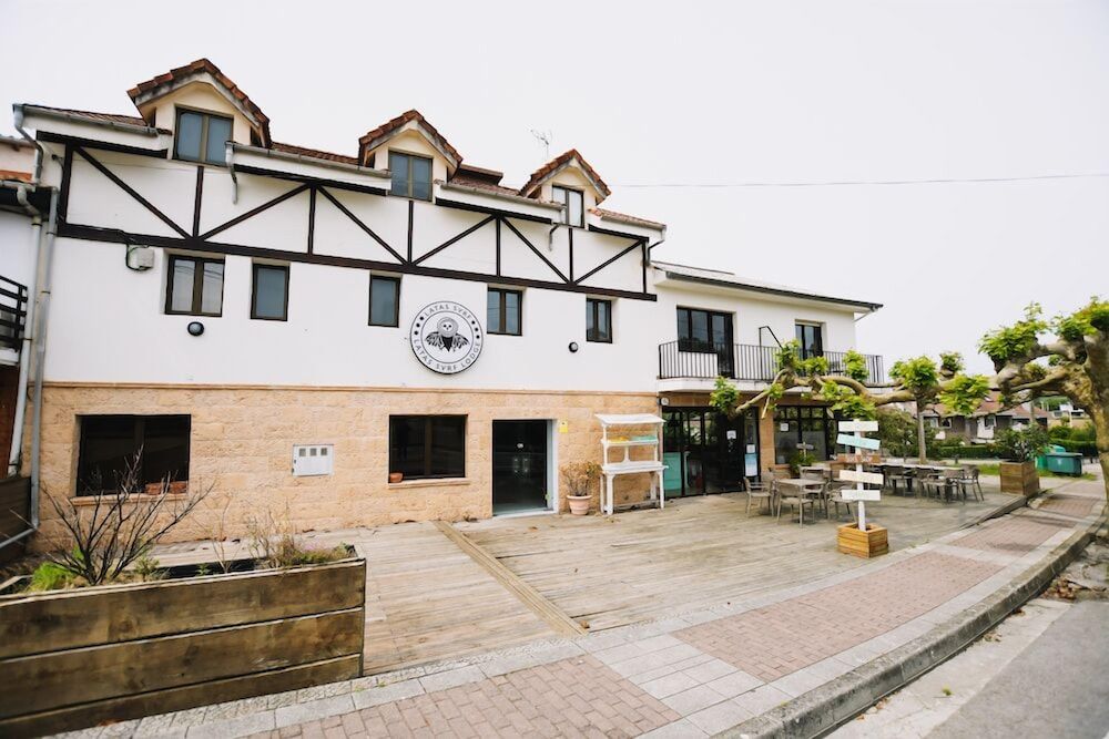 Latas Surf Lodge