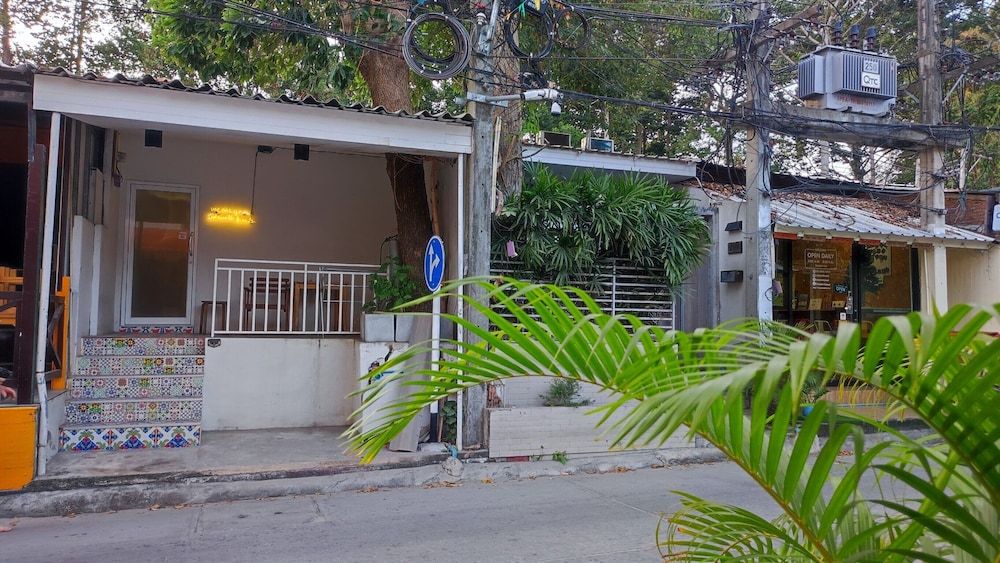 Side Walk Boutique Hotel