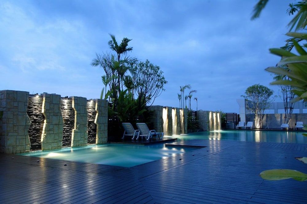 Sunee Grand Hotel