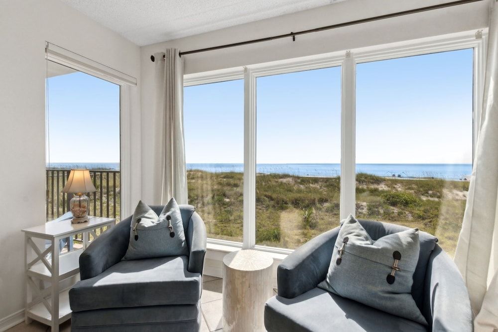 Renovated Seaside Condo with Gorgeous View of the Ocean by RedAwning