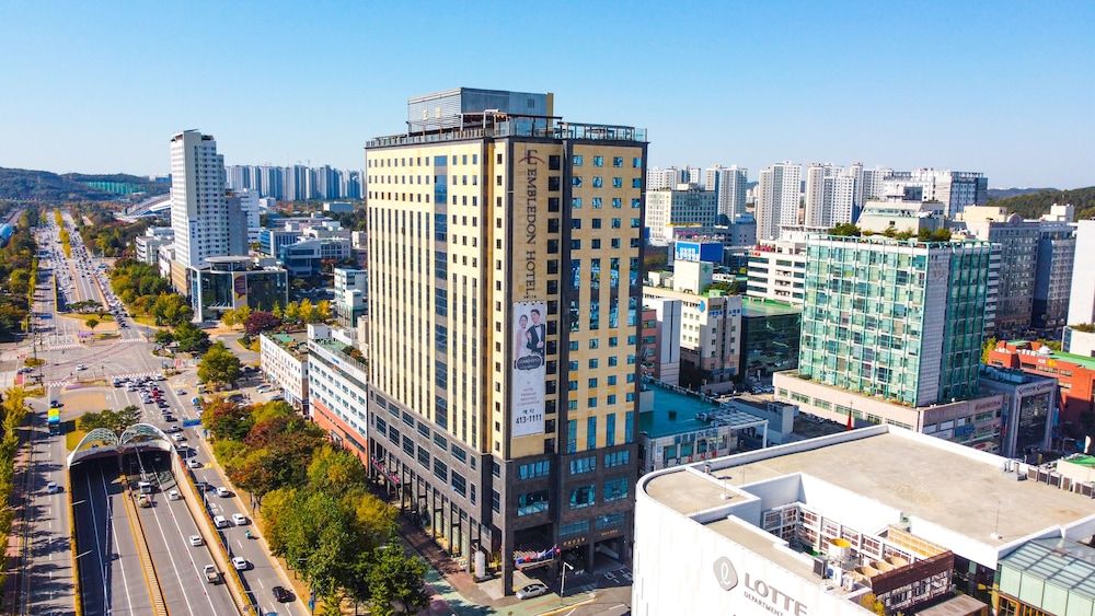 엠블던 호텔