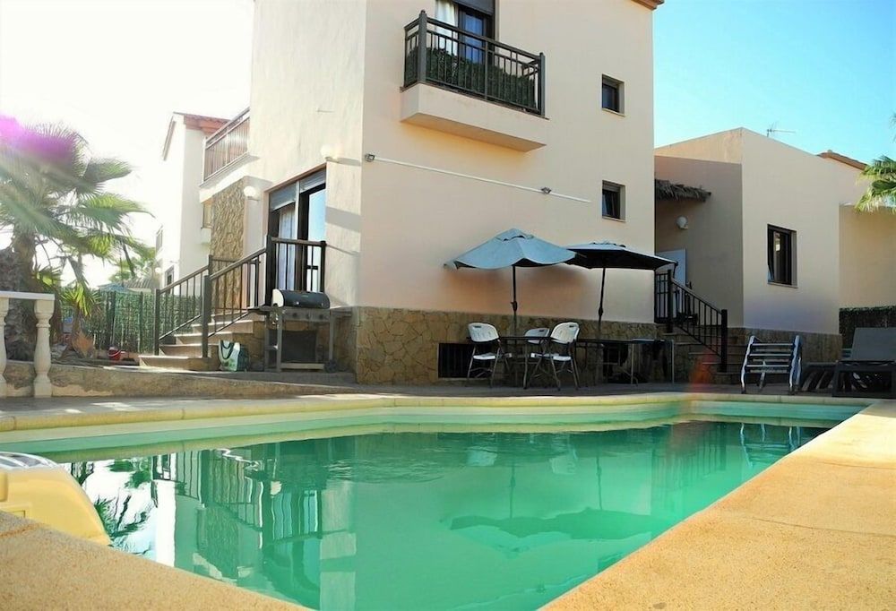 International Surf School & Camp - Hostel