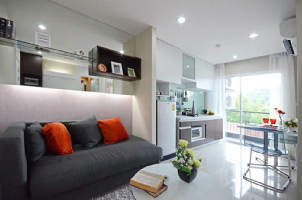 The Scene Condo By The Rich