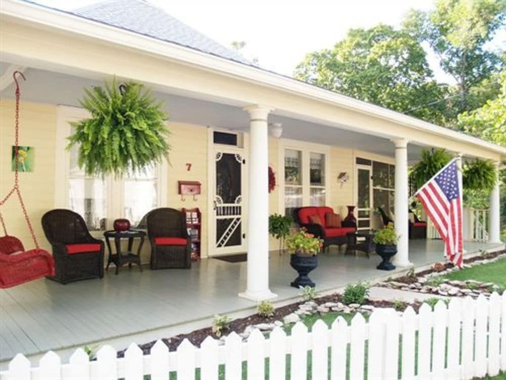 Red Bud Manor