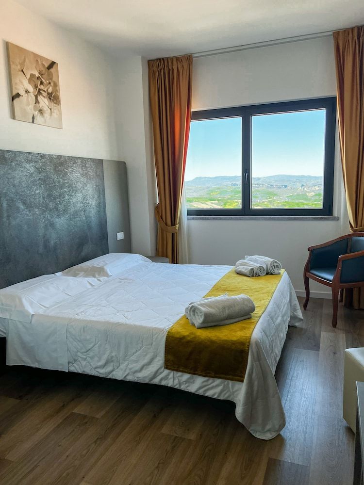 Hotel Joli