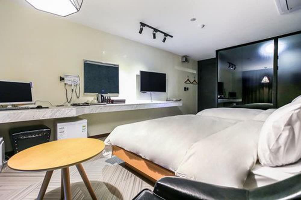 Hotel 9 in Dongdaemoon