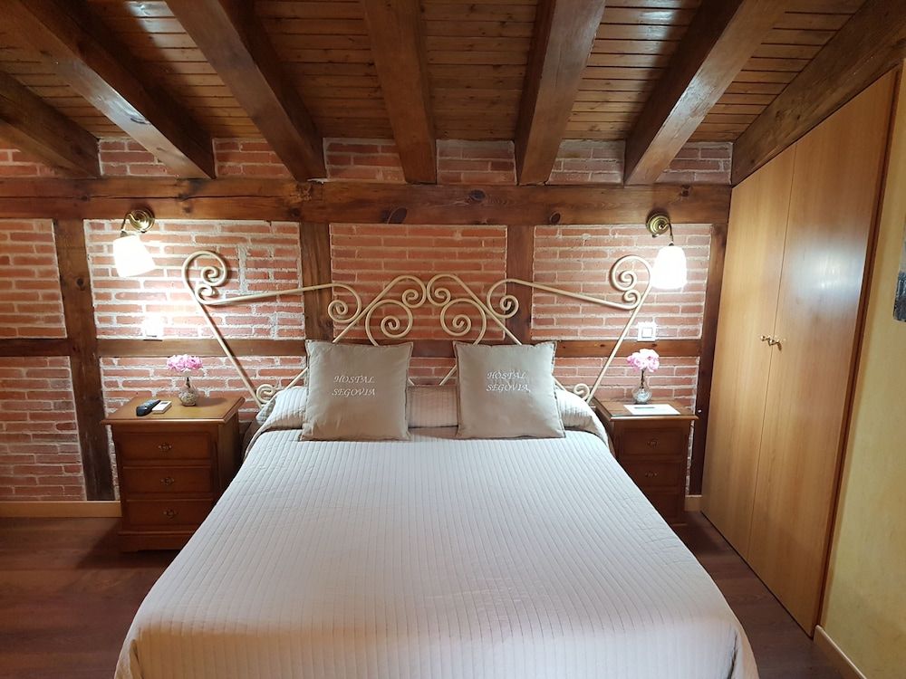 Hostal Segovia