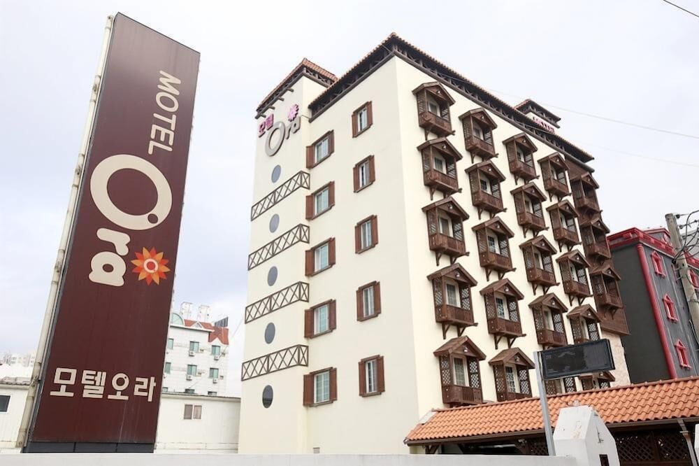 오라 모텔 충주
