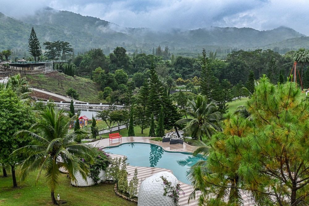 Swiss Valley Hip Resort