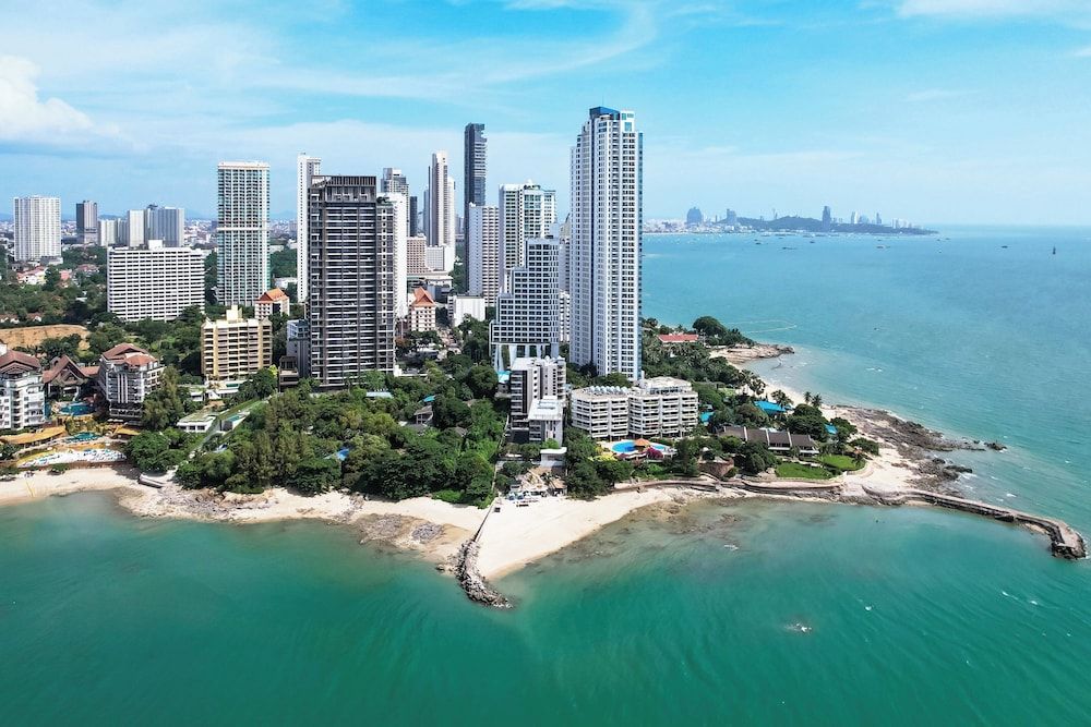 Mayaana Beach Resort Pattaya (formerly Golden Tulip Pattaya Beach Resort)