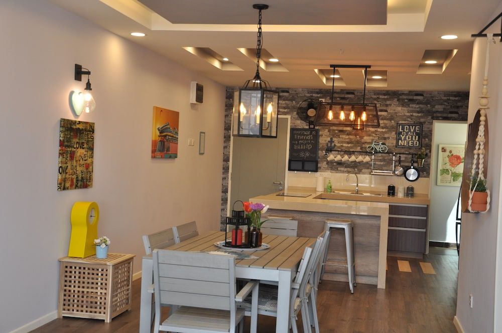 Lawang Suite Apartment With Balcony
