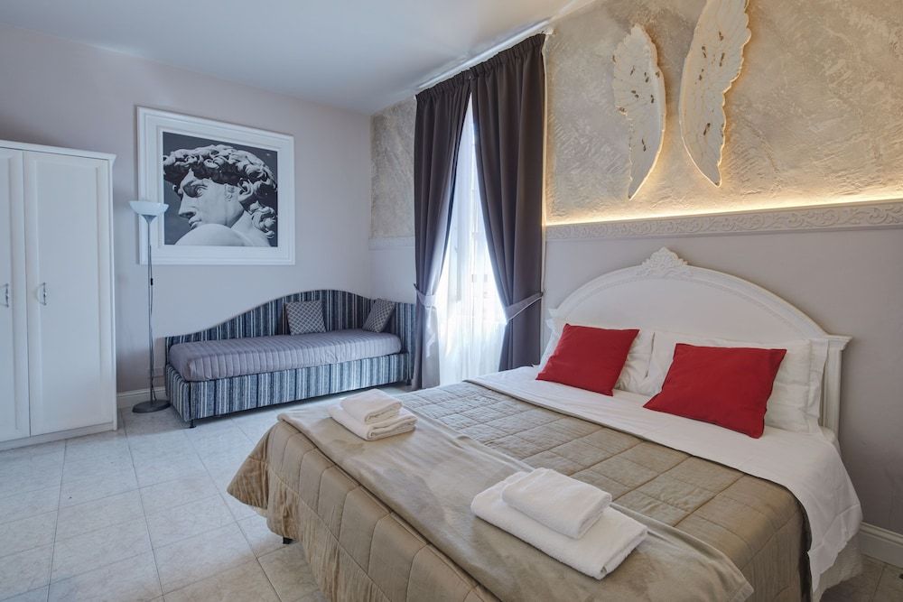 Leone X Guest House