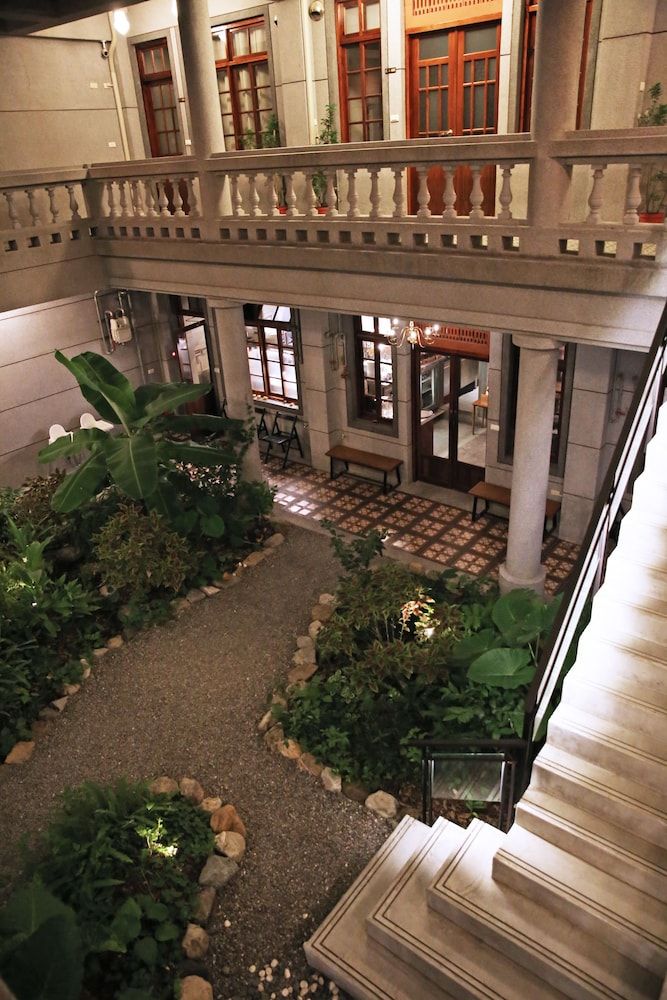 The Readers' House